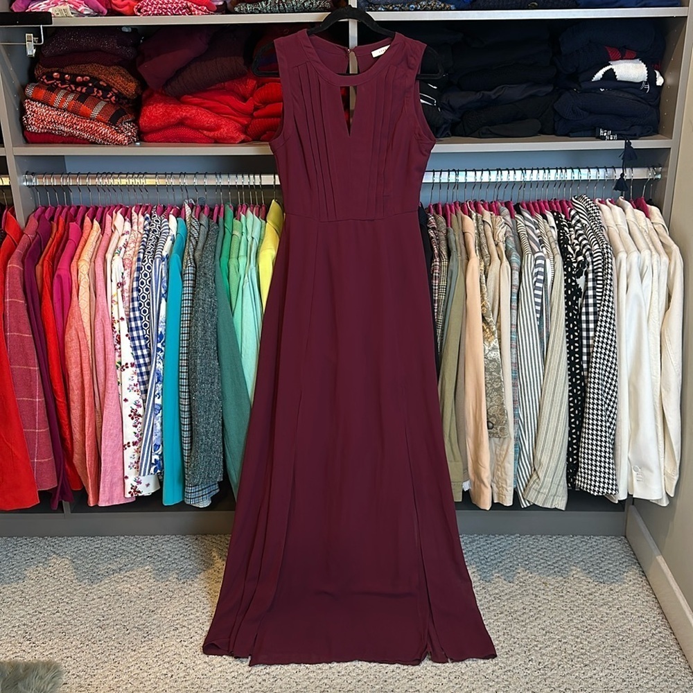 Lush burgundy sleeveless v neck open back maxi dress size M